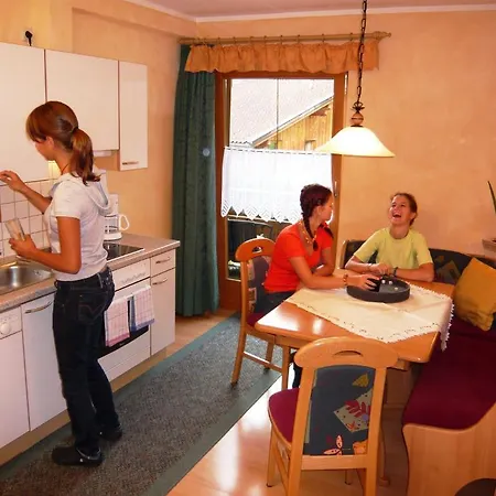 Ahorn Apartment *