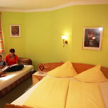 Ahorn Apartment